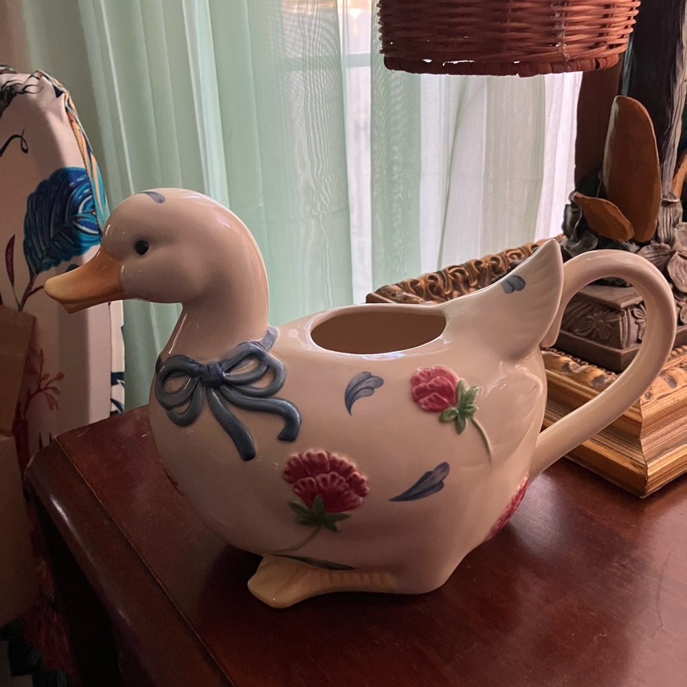 Lenox “Poppies on Blue”. Ceramic Teapot. Blue and Pink Floral Design